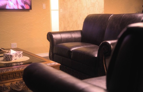 Calgary House | Spacious vintage styled basement apartment - private, Monterey Park, Calgary