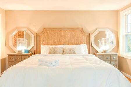 Harwich Port House | Spacious w Basketball Court & Playground