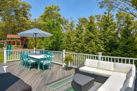 Harwich Port House | Spacious w Basketball Court & Playground