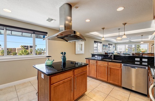 Clearwater Beach Condo | Spacious Waterfront, 3 BR/3 BA, Water Views, Walk to All