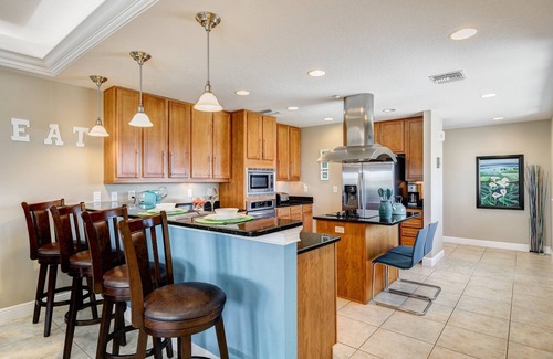 Clearwater Beach Condo | Spacious Waterfront, 3 BR/3 BA, Water Views, Walk to All