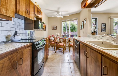 Keauhou Condo | Spacious, Waterfront Condo in the Kanaloa at Kona Resort. 3 Pools, Central A/C.