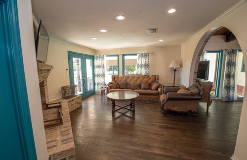 Mount Vernon House | Spanish Style Mansion in NE Tx - Reunions, Group/Corp Retreats, Couples Weekend