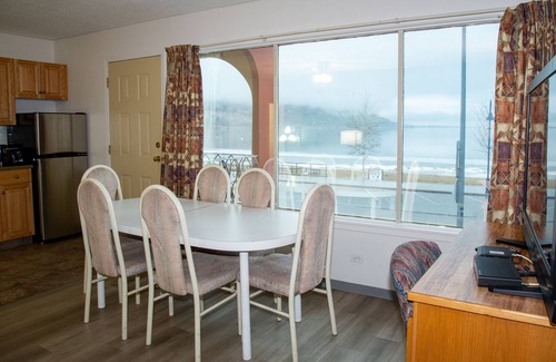 Okanagan-Similkameen Hotel | Spanish Villa Resort