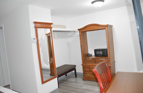 Okanagan-Similkameen Hotel | Spanish Villa Resort