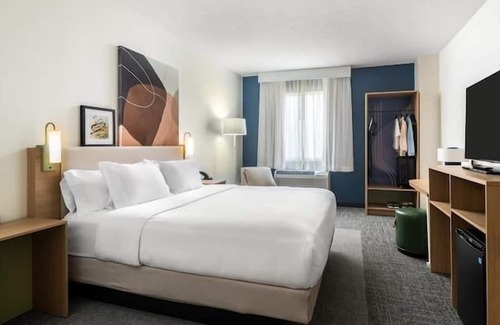 Erie Hotel | Spark by Hilton Erie