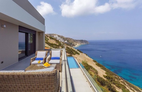 Agia Pelagia Villa | Sparkling ocean views with heated pool