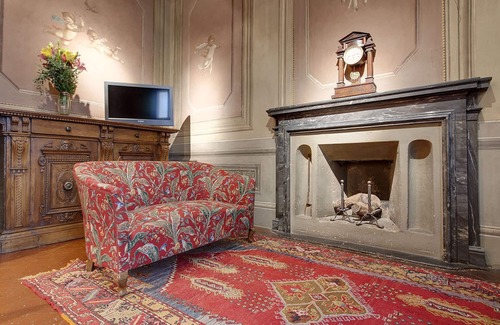 Duomo Apartment | Special apartment with terrace and original frescoes 700 close to old bridge