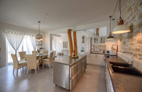 Pitsidia Villa | Special, in a quiet location, swimming pool, Jacuzzi, W-LAN, mountain panorama, near the SEA