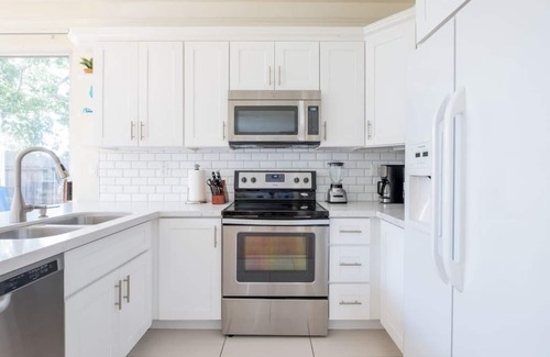 Crown Point House | Special! Luxury Family Townhome Walk to Beach BBQ Garage Crib