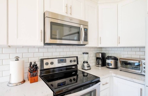 Crown Point House | Special! Luxury Family Townhome Walk to Beach BBQ Garage Crib