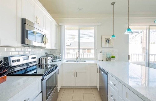 Crown Point House | SPECIAL! Luxury Family Townhome4, Walk to Beach, Garage, Crib