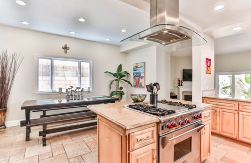 Huntington Beach House | Special rates for fire victims of the LA fires!n1 block to Main Street, pier,