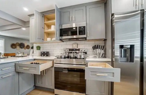 Roselawn Finance House | Special Rates-Sleeps 9- 2 Bath-Oakley Uptown Cincy