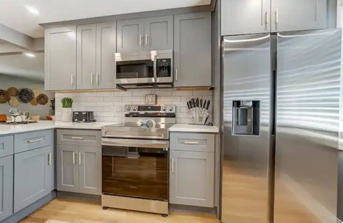 Roselawn Finance House | Special Rates-Sleeps 9- 2 Bath-Oakley Uptown Cincy