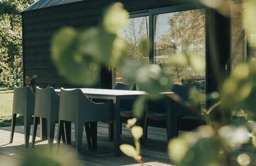 Ouddorp Cottage | Specially designed chalet with dishwasher, in a holiday park near the sea