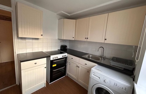 Whalebone Apartment | Specious 1 Bed flat in east London with Parking and free wifi