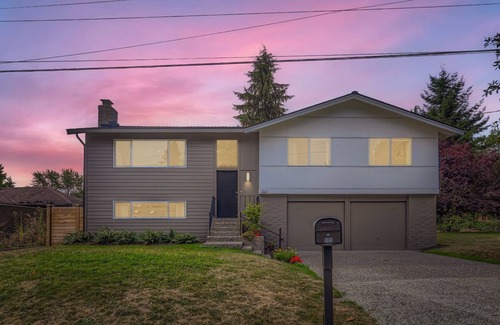 Haller Lake House | Specious 4-Bedroom house in Seattle- NearnLight Rail and UW, Free Parking
