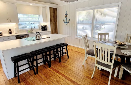 South Sarasota House | Specious and renovated 2 bed 2 bath house