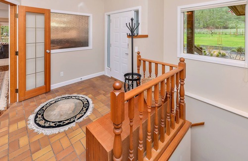 Saanichton House | Spectacular 3 Bedroom Country Estate With Amazing Views And Hot Tub