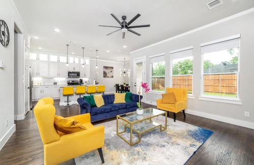 West Dallas House | Spectacular 4BRs Home in Downtown Dallas