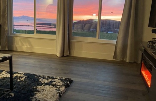 Vallejo House | Spectacular Bay View home close to Napa and San Francisco