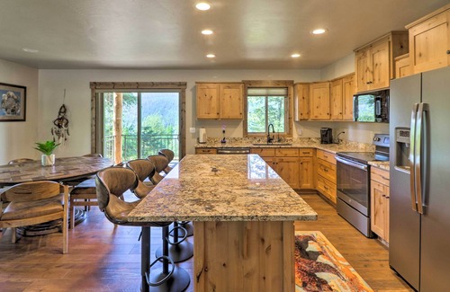 Bigfork Cabin | Spectacular Cabin: Views, Walk to Swan Lake!