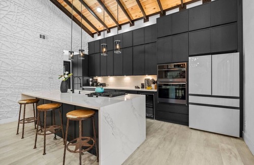 South Lamar House | Spectacular Grand Getaway - Pool Fire Pit Bar