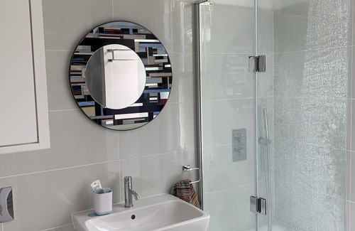 South Richmond House | Spectacular House with Landscaped Garden and Oil Paintings on Every Wall