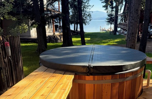 Priest River Cabin | Spectacular Lakeside Cabin with Moonrise Views from Cedar Hot Tub