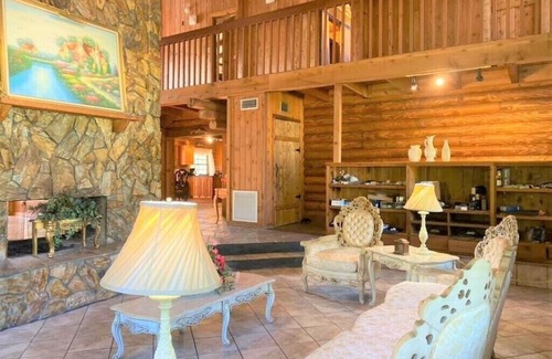 Interchange Square House | Spectacular Lodge (Pool, Spa, Pond, Acreage) Home in Beautiful Sunshine State