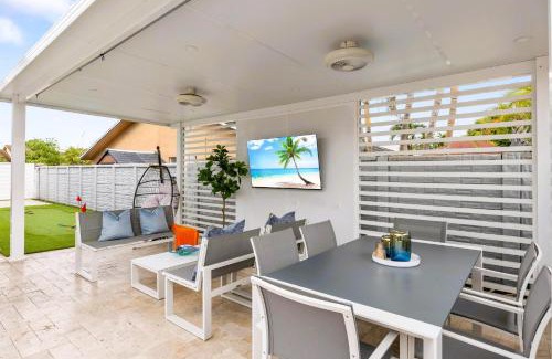 Westchester Villa | Spectacular Miami - 5 Bedrooms, Heated Pool, Game Room, Minigolf, BBQ