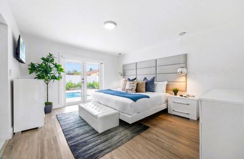 Westchester Villa | Spectacular Miami - Heated Pool, 5 Bedrooms, Work Area & BBQ