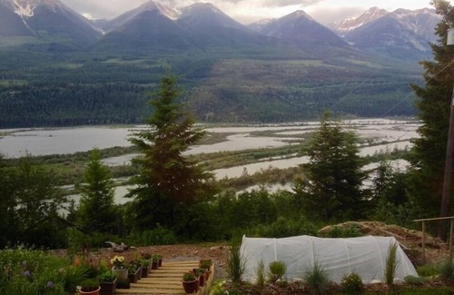 Golden Apartment | Spectacular mountain beauty and comfort at Hawkes Hill in Golden BC