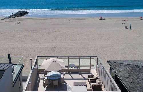 Santa Ana Heights Condo | Spectacular oceanfront upper unit with amazing views from awesome roof top deck!