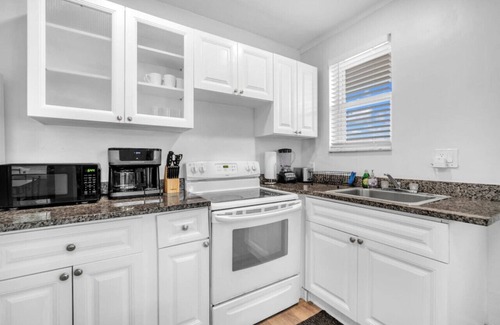 Hollywood Apartment | Spectacular Ocean View Corner Apartment!