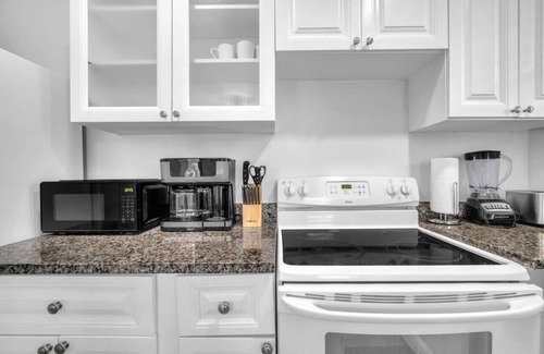 Hollywood Apartment | Spectacular Ocean View Corner Apartment!