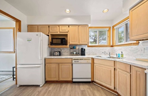 Marlboro House | Spectacular Ocean View/Spacious 3BR/Firepit/Decks
