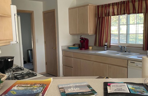 Chelan House | Spectacular peaceful out of town getaway only 5 miles from downtown Lake Chelan.