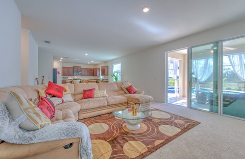 Balm House | Spectacular Retreat 5BD l12PPL l Heart of Tampa FL