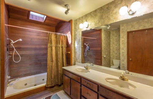 Chattanooga Cabin | Spectacular River & Mountain Views Spacious Lodge on TN River Gorge, Chattanooga