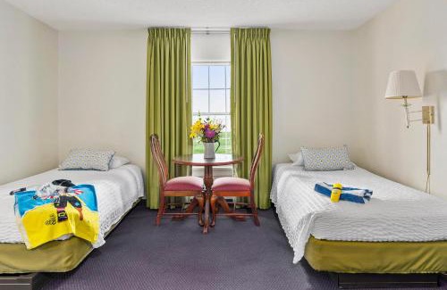 North East House | Spectacular Top Floor Deluxe Suite with Beautiful View & More!