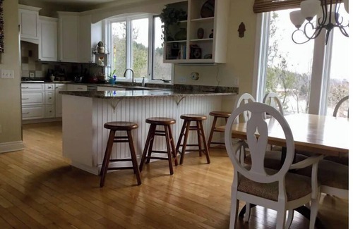 Suttons Bay House | Spectacular Up-North Retreat!