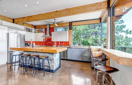 Cheyenne Canyon House | Spectacular Views - Stunning Modern Broadmoor Home