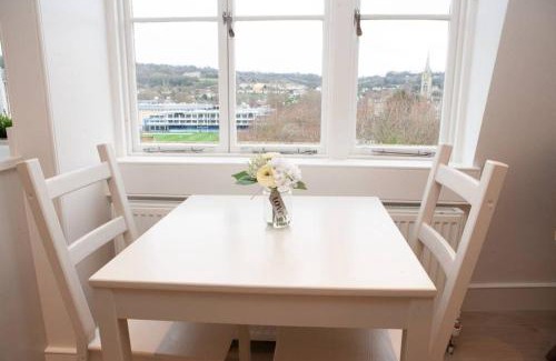 Bath Apartment | Spectacular views, 1 Bed Central Bath Apartment