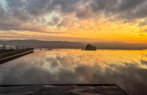 Washougal House | Spectacular Views With Infinity Pool