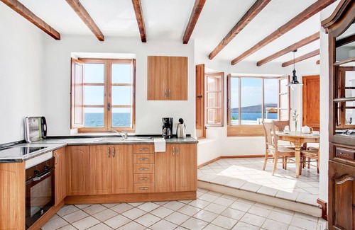 Playa Quemada Villa | Spectacular Villa el Pescador with Wi-Fi, Terraces and Pool