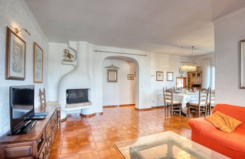 L'Escala Ski Chalet | SPECTACULAR VILLA WITH PRIVATE POOL IN MONTGÓ, L'ESCALA