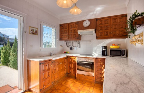 L'Escala Ski Chalet | SPECTACULAR VILLA WITH PRIVATE POOL IN MONTGÓ, L'ESCALA