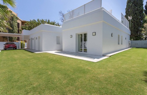Guadalmina Villa | Spectacular Villa with private pool and garden. El Noruego